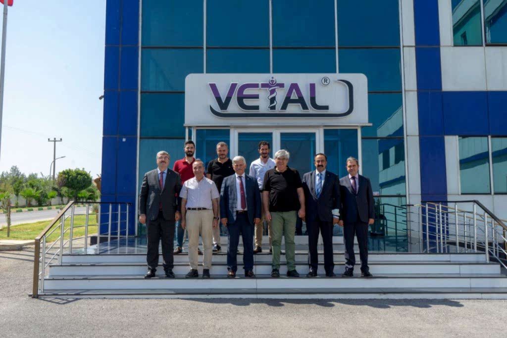 Turk Veteriner Hekimler Birligi Merkez Konseyi Baskani Ali Eroglu,  beraberinde ikinci Baskan Muhlis Atay, Genel Sekreter Haluk Askaroglu ve Veteriner Hekimler Odasi Baskani Orhan Ozturk  tesisimizi ziyaret ettiler.